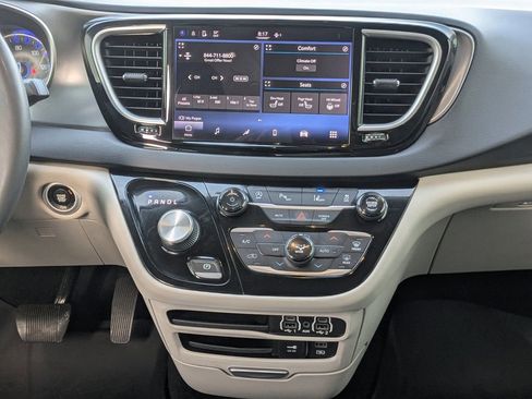 Used 2022 Chrysler Pacifica Touring-L image 21