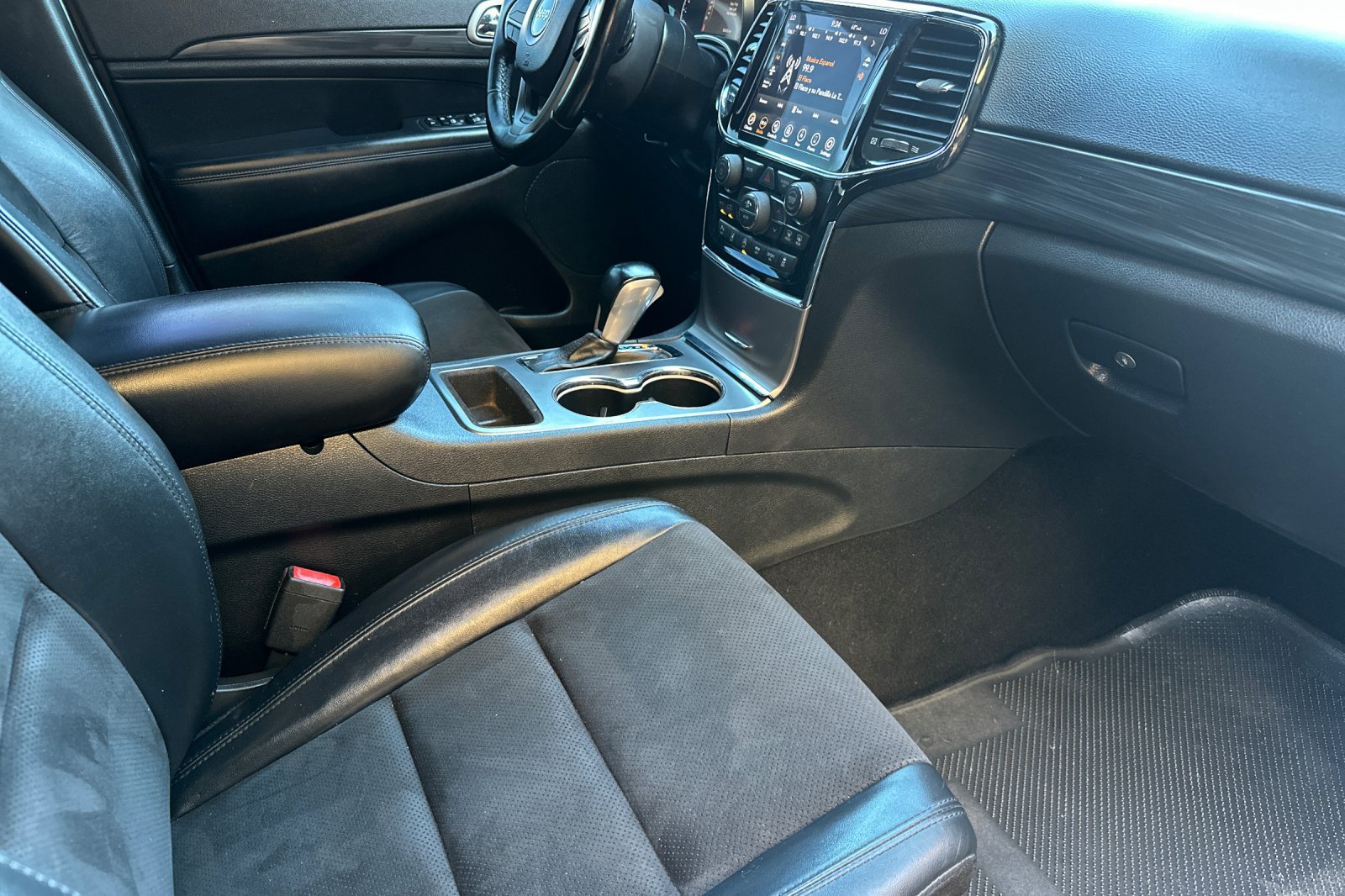 Used 2020 Jeep Grand Cherokee Altitude AWD/4WD image 20