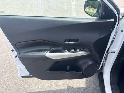 Used 2020 Nissan Kicks SR w/ SR Premium Package FWD image 14