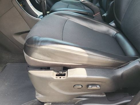 Used 2019 Chevrolet Trax LT w/ LT Convenience Package FWD image 23