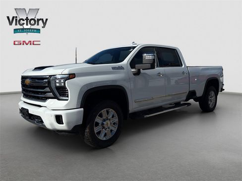 Used 2024 Chevrolet Silverado 3500 High Country w/ High Country Premium Package image 4
