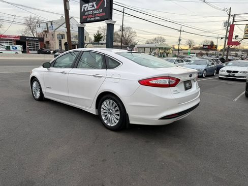 Used 2016 Ford Fusion SE w/ Equipment Group 502A FWD image 5