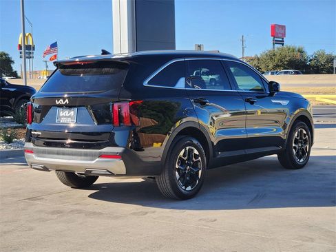 New 2025 Kia Sorento S image 3