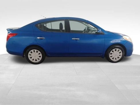Used 2014 Nissan Versa SV FWD image 10