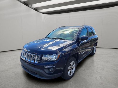 Used 2017 Jeep Compass Latitude FWD image 1