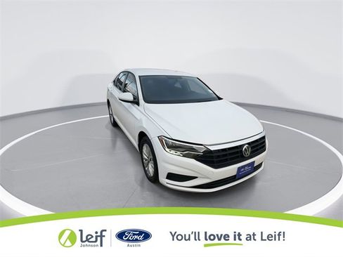 Used 2019 Volkswagen Jetta SE image 2