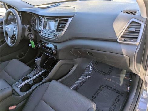 Used 2017 Hyundai Tucson SE image 18