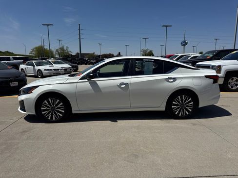 Used 2025 Nissan Altima 2.5 SV FWD image 22