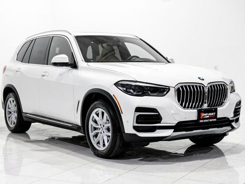 Used 2023 BMW X5 xDrive40i w/ Premium Package image 3