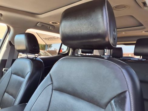 Used 2019 GMC Acadia SLT FWD image 18