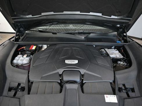 Used 2019 Porsche Cayenne S AWD/4WD image 40