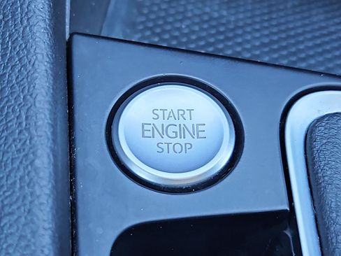 Used 2024 Volkswagen Jetta SE image 20