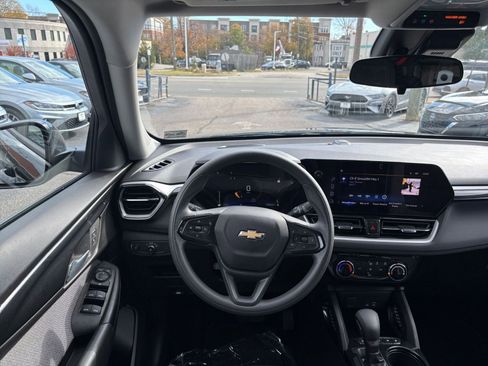 Used 2025 Chevrolet TrailBlazer LT image 32