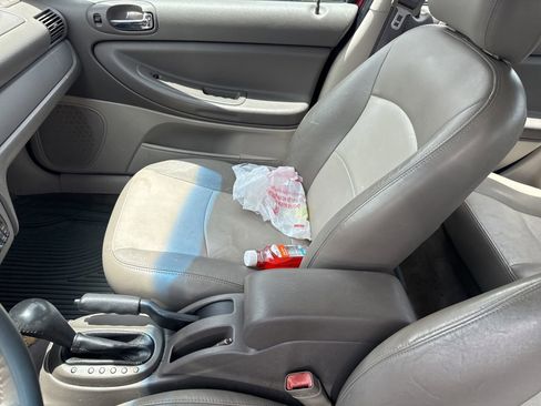 Used 2005 Chrysler Sebring Sedan FWD image 29
