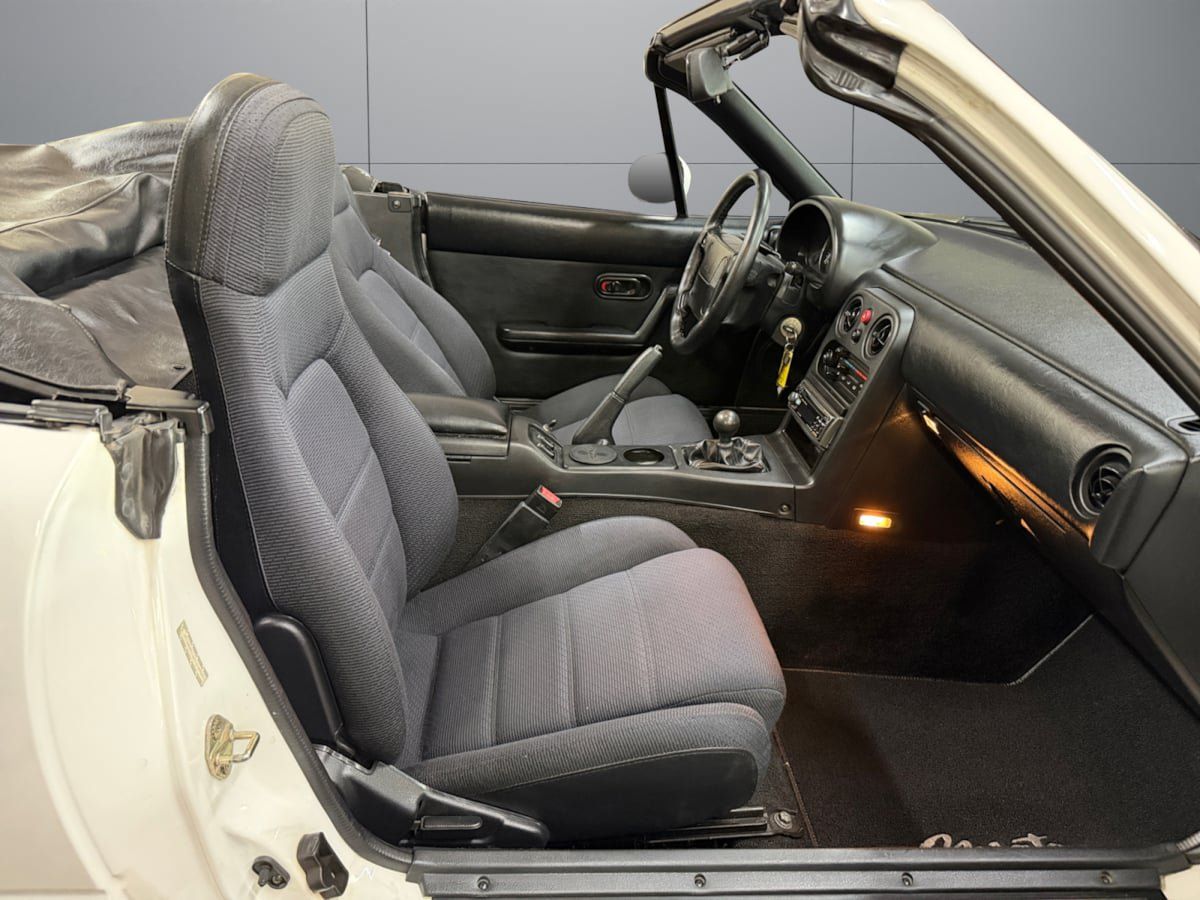 Used 1992 MAZDA MX-5 Miata RWD image 17