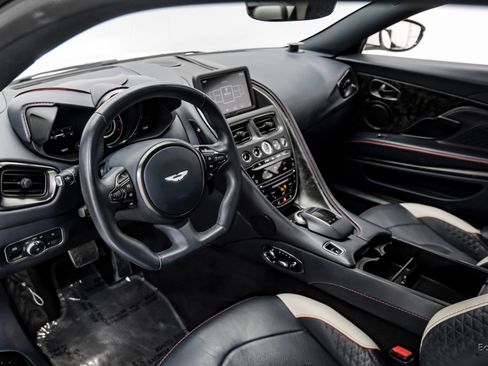 Used 2023 Aston Martin DBS Coupe RWD image 3