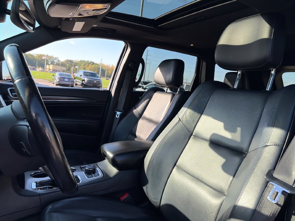 Used 2020 Jeep Grand Cherokee Limited AWD/4WD image 16