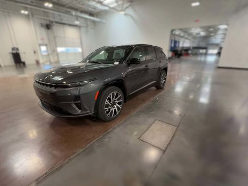 New 2025 Jeep Wagoneer S Limited image 4