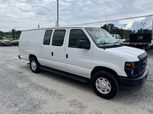 Used 2011 Ford E-250 and Econoline 250 Extended w/ Crew Van Pkg RWD image 4