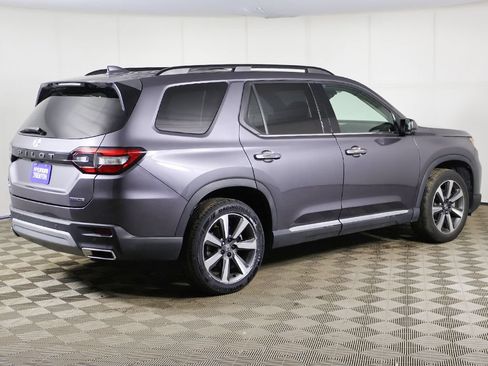 Used 2024 Honda Pilot Touring image 11