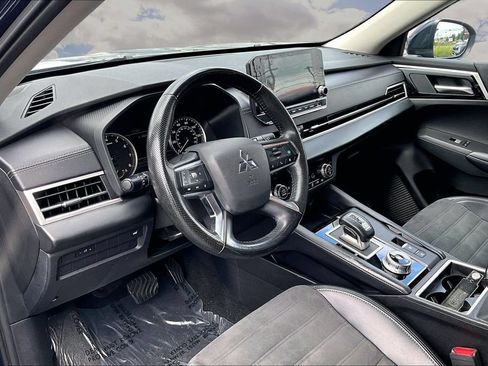 Used 2024 Mitsubishi Outlander SE AWD/4WD image 17