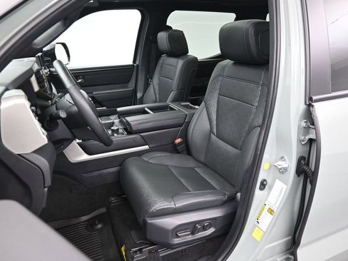 Used 2025 Toyota Tundra Limited image 10