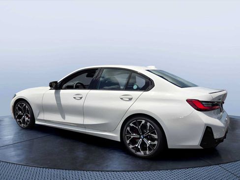 New 2026 BMW 330i xDrive Sedan w/ M Sport Package AWD/4WD image 4