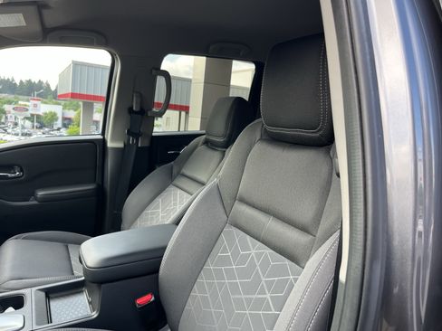 Used 2025 Nissan Frontier SV AWD/4WD image 18