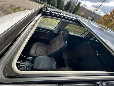 Used 2022 Volkswagen Atlas SEL Premium image 6