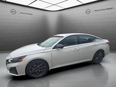 Certified 2023 Nissan Altima 2.0 SR FWD image 8