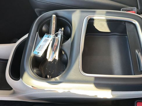 Used 2024 Chrysler Pacifica Touring-L FWD image 27