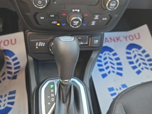 Used 2018 Jeep Renegade Altitude w/ UConnect 8.4 Nav Group AWD/4WD image 16