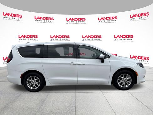 Used 2023 Chrysler Voyager LX image 2