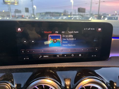 Used 2022 Mercedes-Benz CLA 250 4MATIC image 23