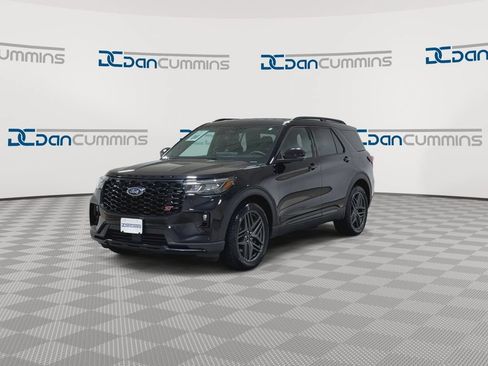 Used 2025 Ford Explorer ST AWD/4WD image 5