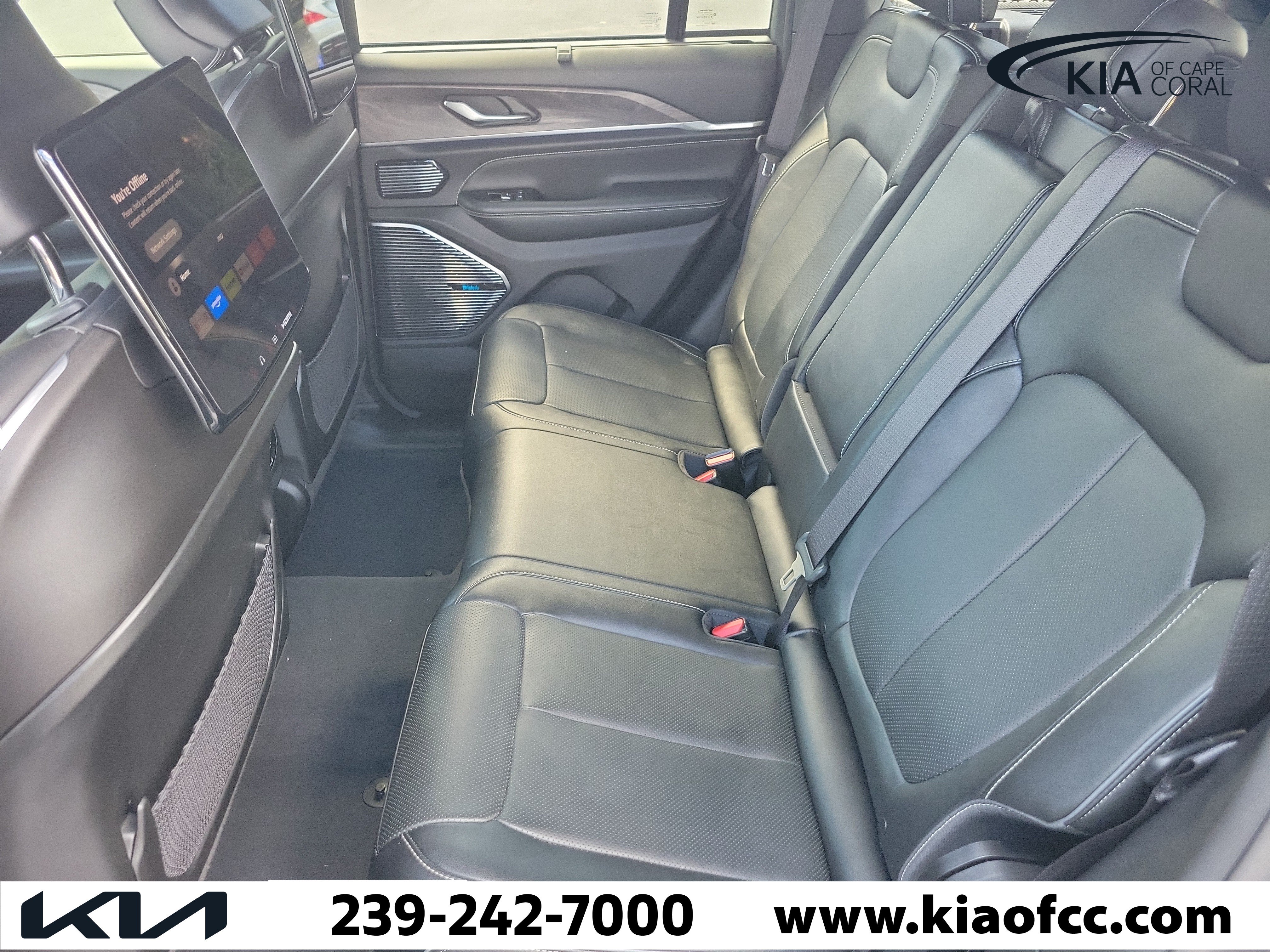 Used 2023 Jeep Grand Cherokee Overland w/ Adv Protech Group III RWD image 12