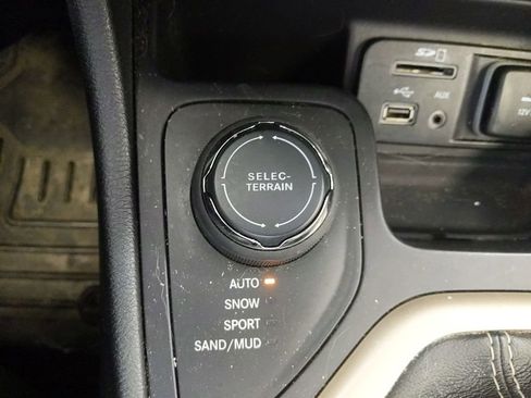 Used 2015 Jeep Cherokee Limited w/ Trailer Tow Group AWD/4WD image 23