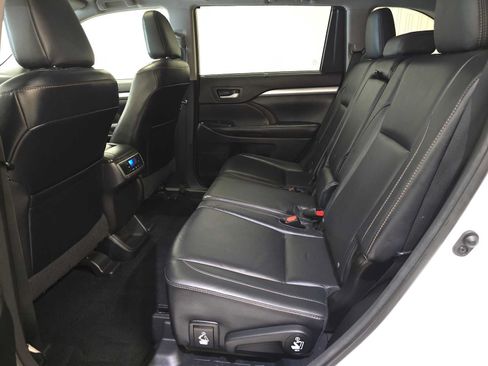 Used 2015 Toyota Highlander XLE AWD/4WD image 24