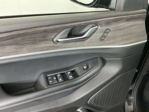 Used 2023 Jeep Grand Cherokee Limited w/ Luxury Tech Group II image 15