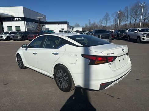 Used 2025 Nissan Altima 2.5 SV FWD image 3