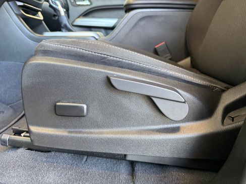 Used 2022 Chevrolet Colorado LT w/ LT Convenience Package image 14