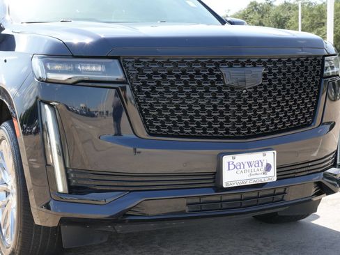 Used 2021 Cadillac Escalade Premium Luxury RWD image 26