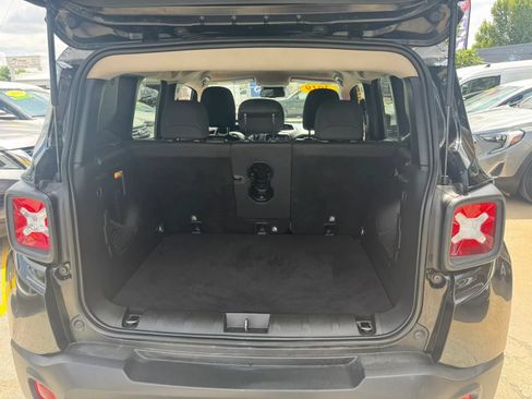 Used 2019 Jeep Renegade Trailhawk AWD/4WD image 14
