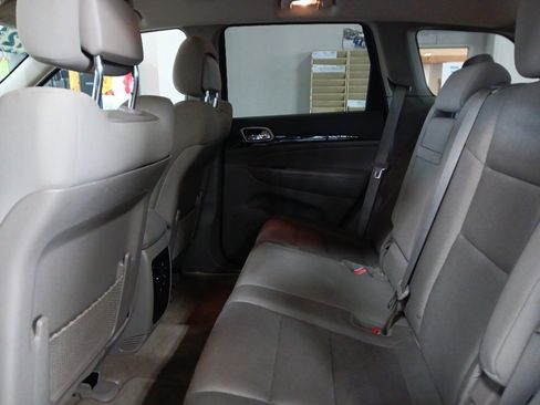 Used 2012 Jeep Grand Cherokee Laredo w/ Laredo E Group image 12