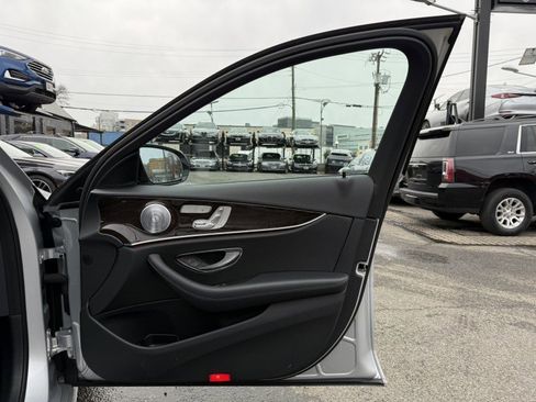 Used 2018 Mercedes-Benz E 300 4MATIC image 13