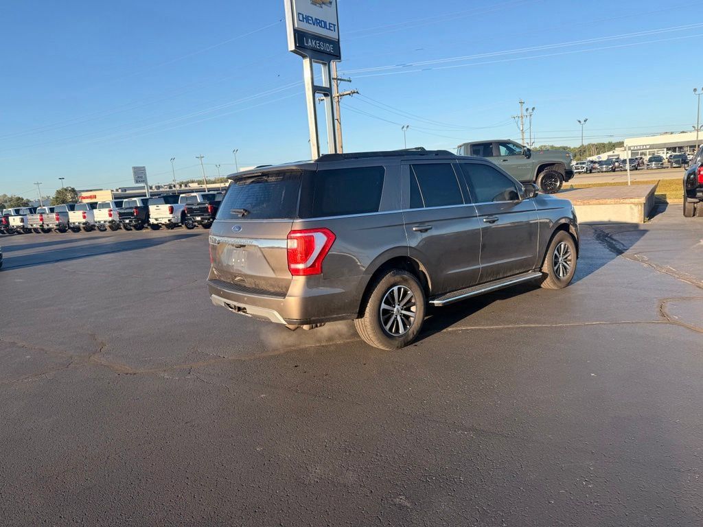 Used 2019 Ford Expedition XLT w/ Equipment Group 202A AWD/4WD image 2