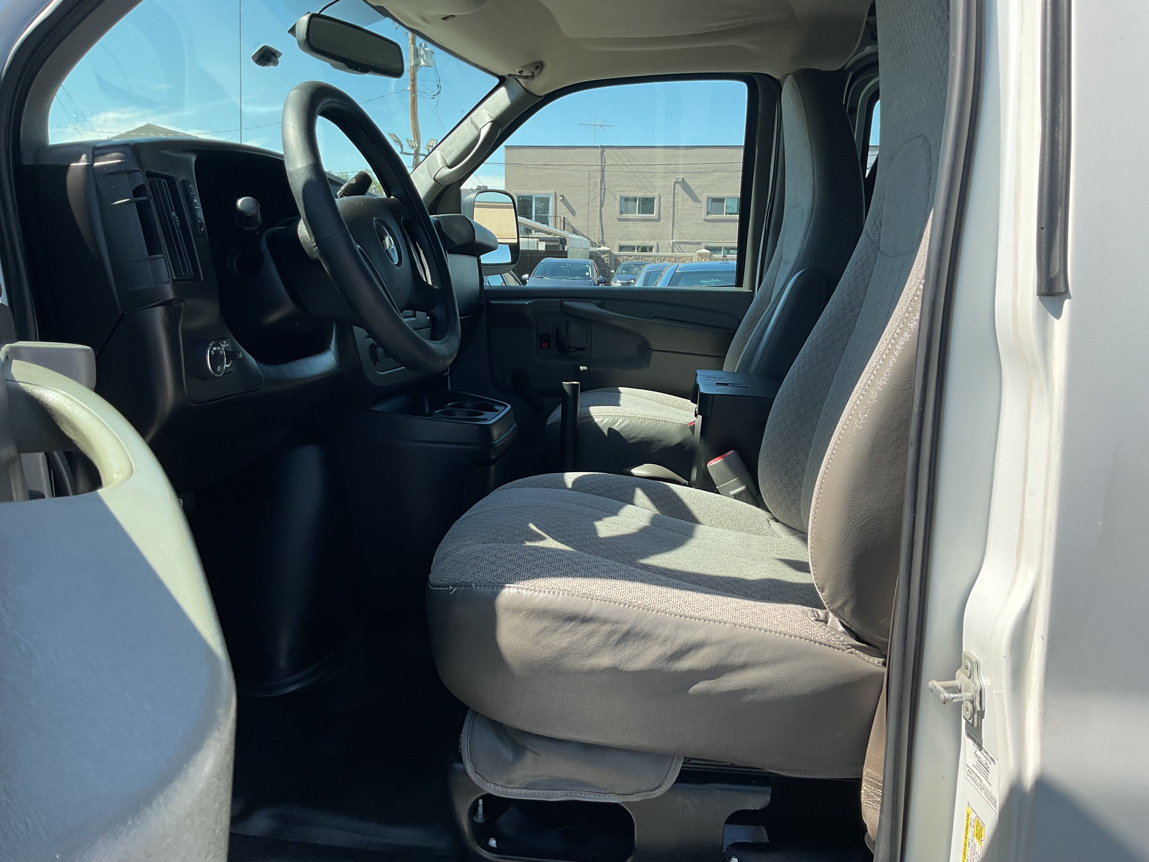 Used 2013 Chevrolet Express 2500 RWD image 17