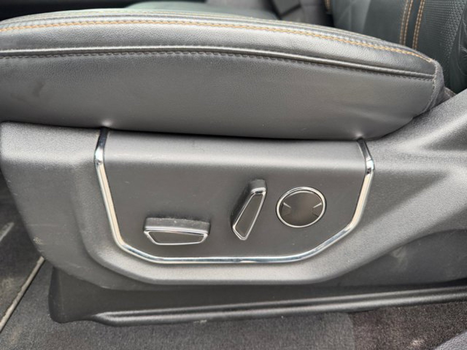 Used 2023 Ford Expedition Platinum AWD/4WD image 11