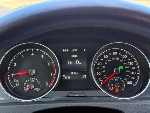 Used 2018 Volkswagen Golf S image 31