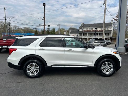 Used 2022 Ford Explorer XLT image 19